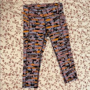 Size 8 lulus. Cropped luxtreme tight.